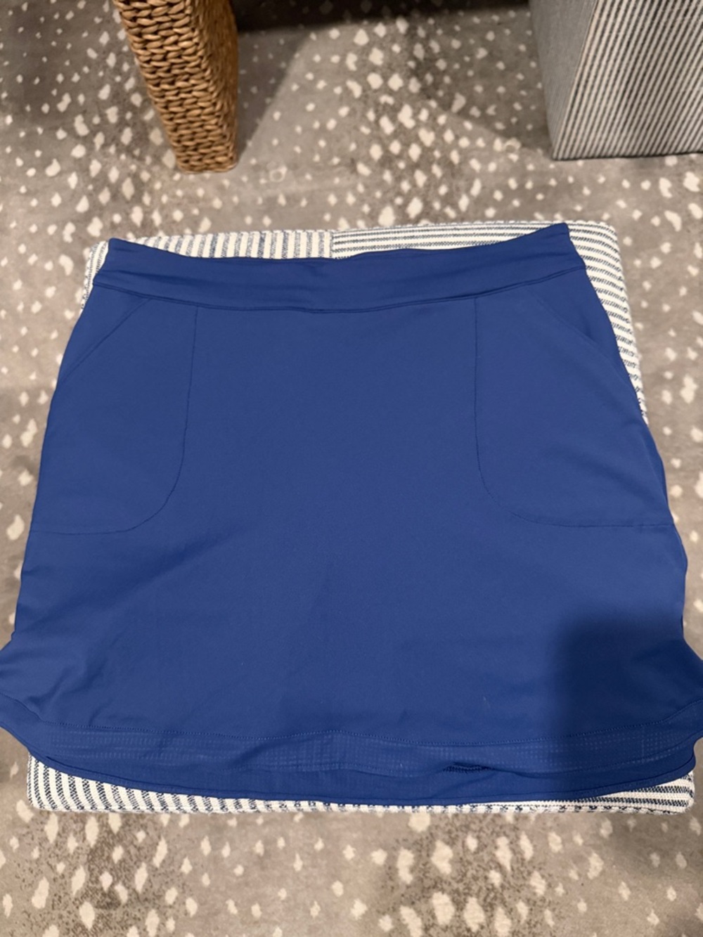 Peter Millar - EUC Size Medium Blue Golf Skort with Front Pockets